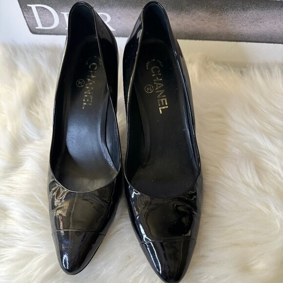 Authentic Chanel CC Logo Patent Leather Pumps - Sz 39 - Picture 3 of 13